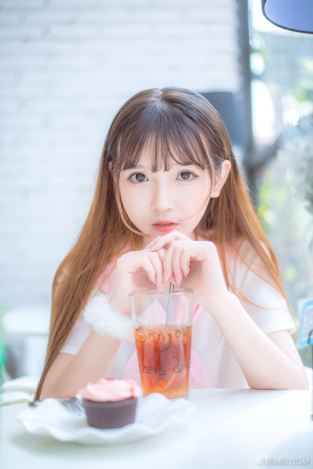 有棱有角的害处是，别人啃起你来十分方便。
